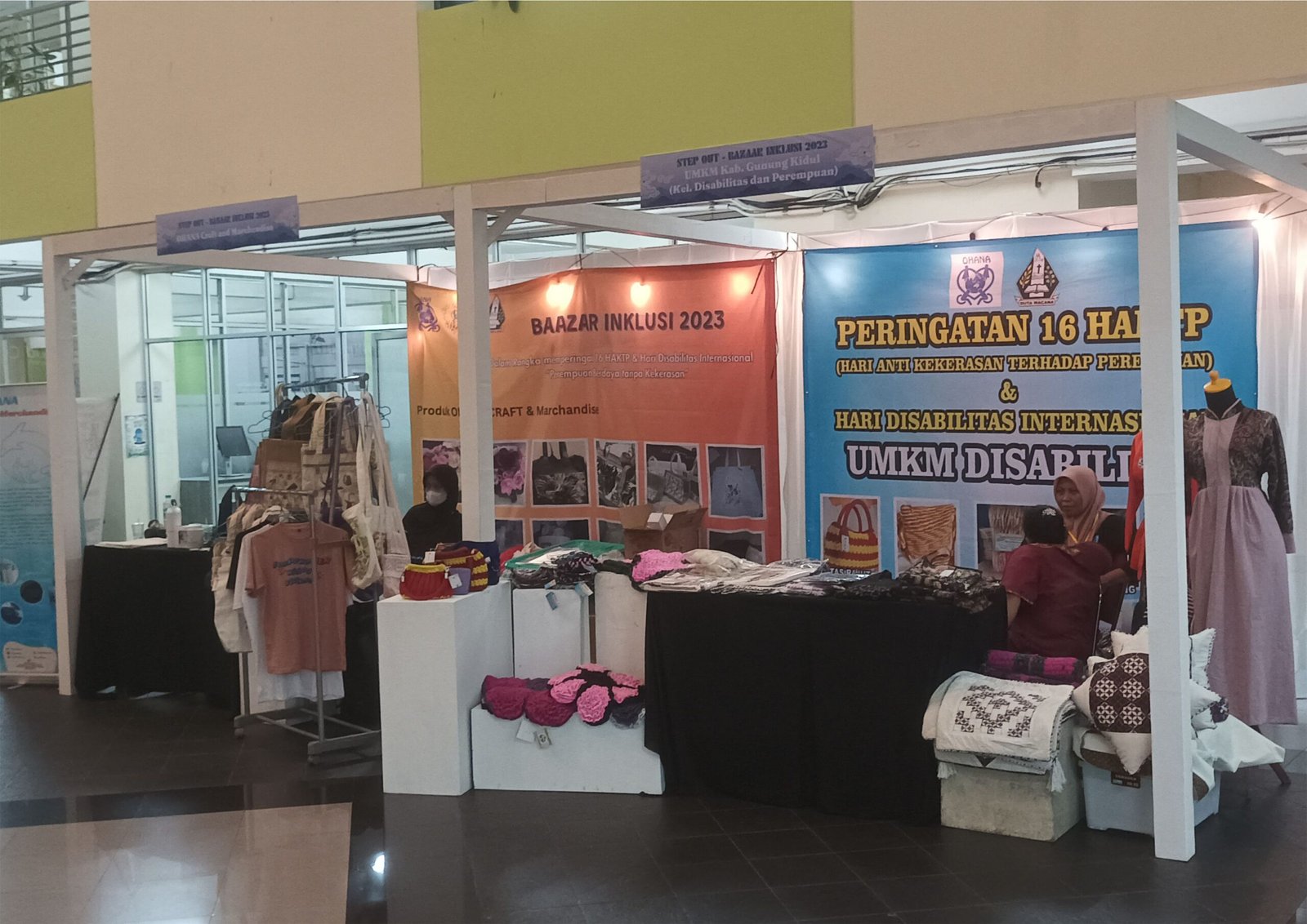 Backdrop Gate Photobooth Bazaar Ohana di UKDW Jogja 20