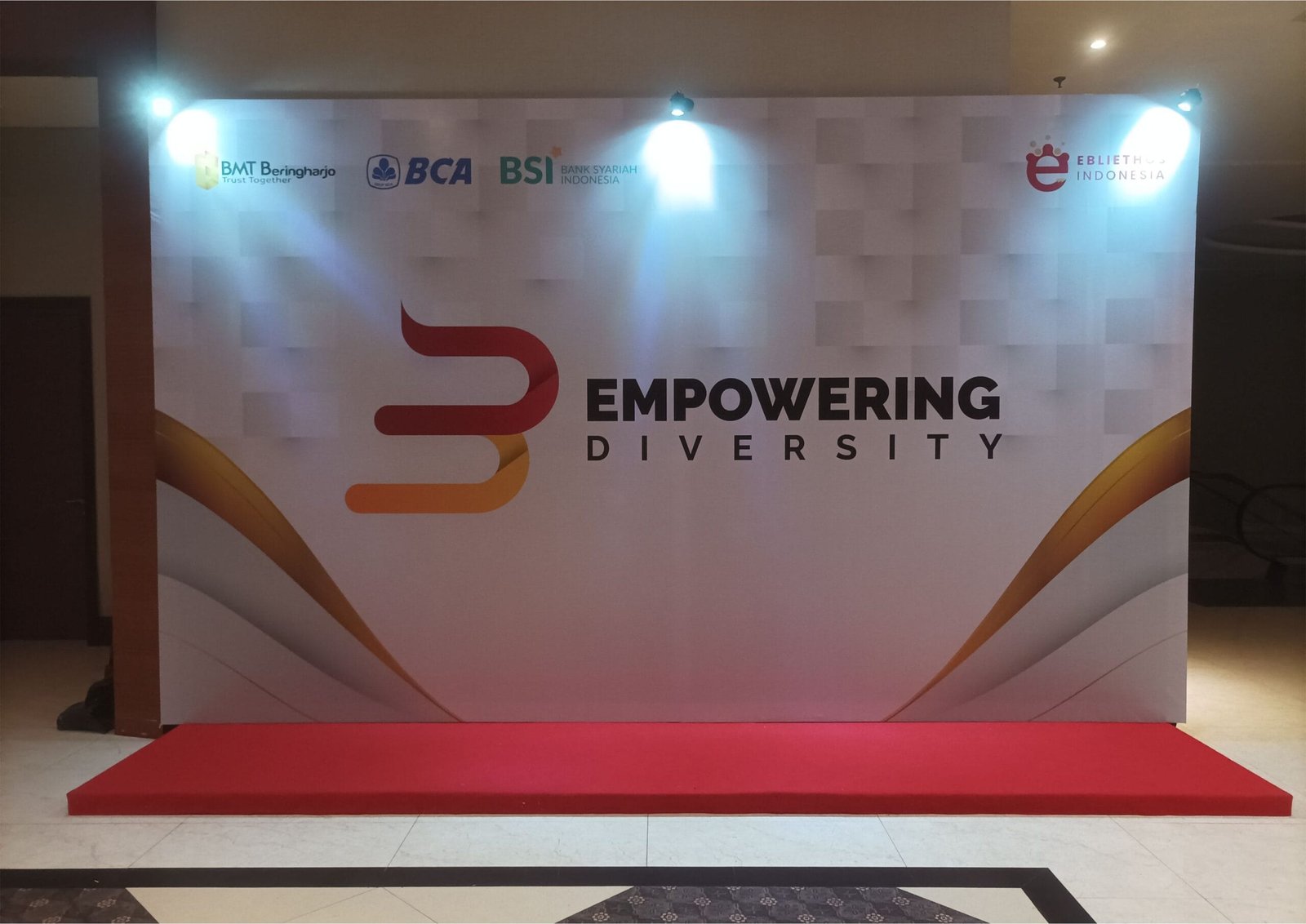 Empowering Backdrop Photobooth Ebliethos Indonesia 02